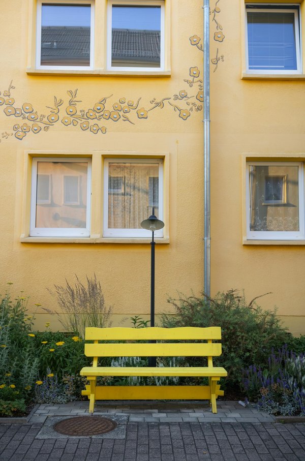 Banc extérieur : styles, matériaux et designs pour vos espaces publics